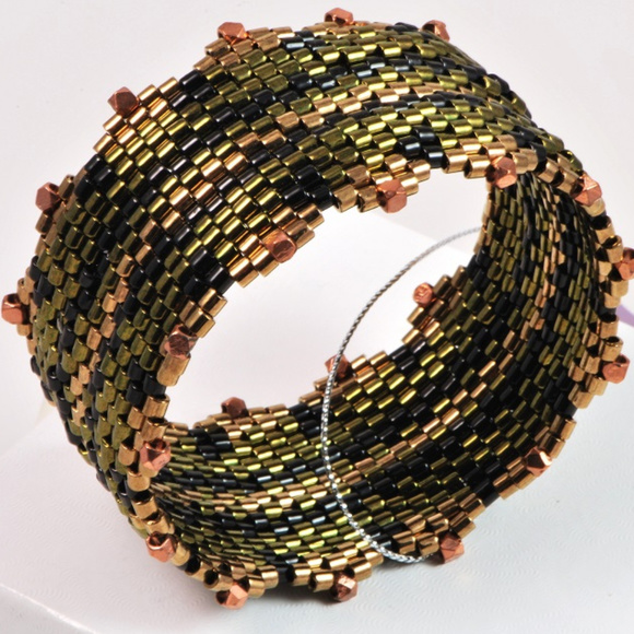 Handcrafted Snakeskin Peyote Stitch Glass Bracelet - Picture 4 of 4